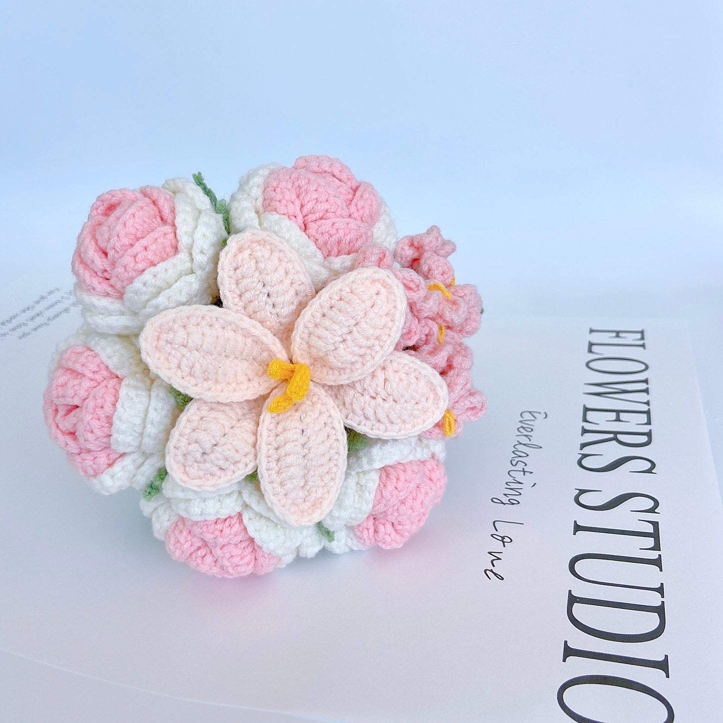 Crochet bridal bouquet pattern, crochet pattern, crochet tulips pattern, crochet flower pattern, eternal flower, lingzhihandmade，bridal bouquet, graduation flower bouquet, wedding flower bouquet