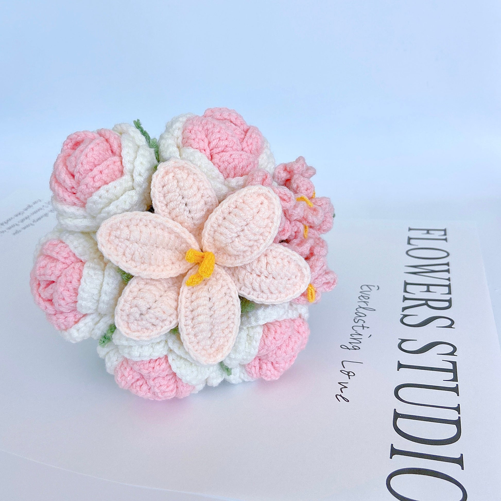 Crochet bridal bouquet pattern, crochet pattern, crochet tulips pattern, crochet flower pattern, eternal flower, lingzhihandmade，bridal bouquet, graduation flower bouquet, wedding flower bouquet