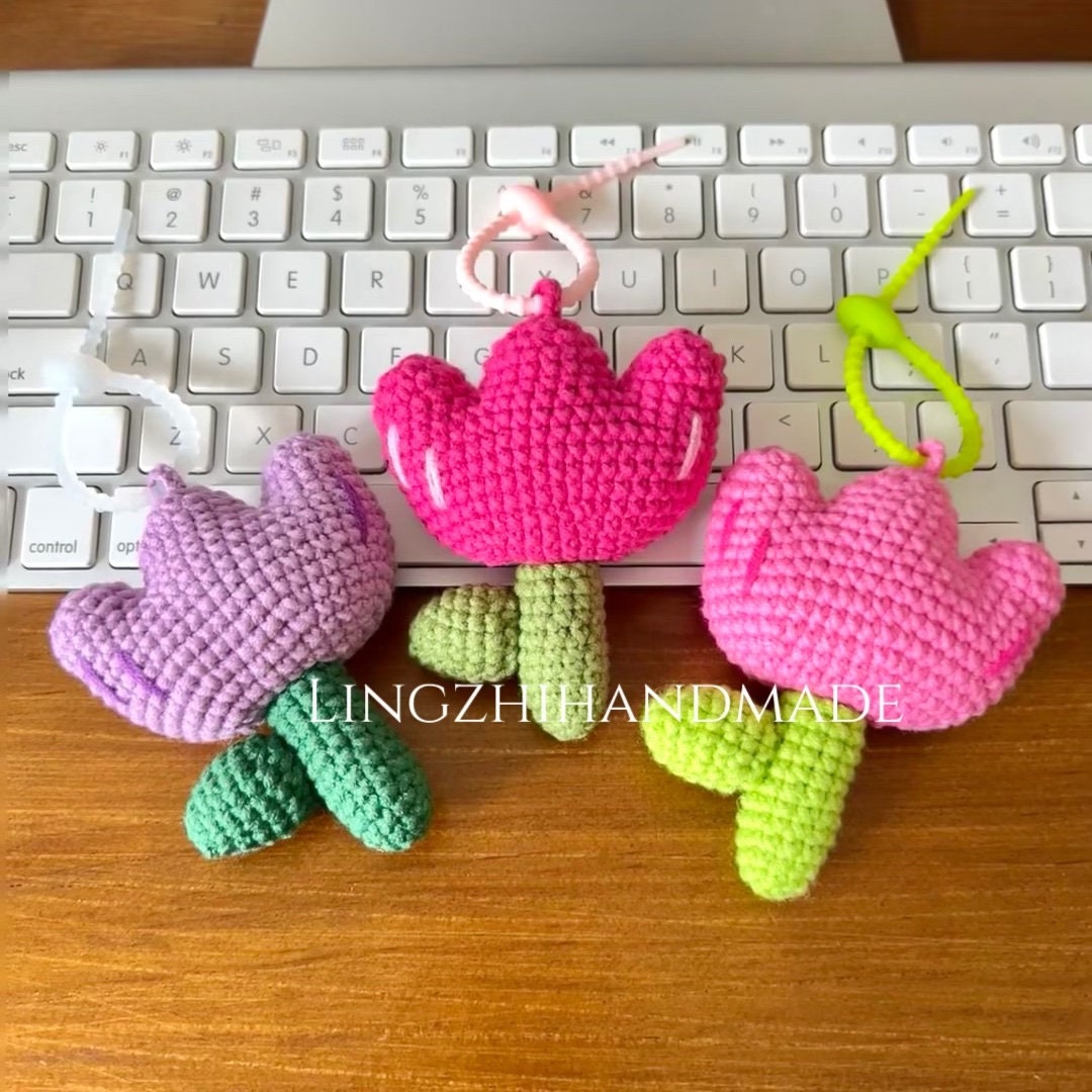 crochet pattern, crochet keychain pattern, crochet tulips keychain pattern,lingzhihandmade, crochet flower pattern, crochet flowers pattern, crochet tulip pattern, crochet tulips flower pattern, keychain crochetpattern