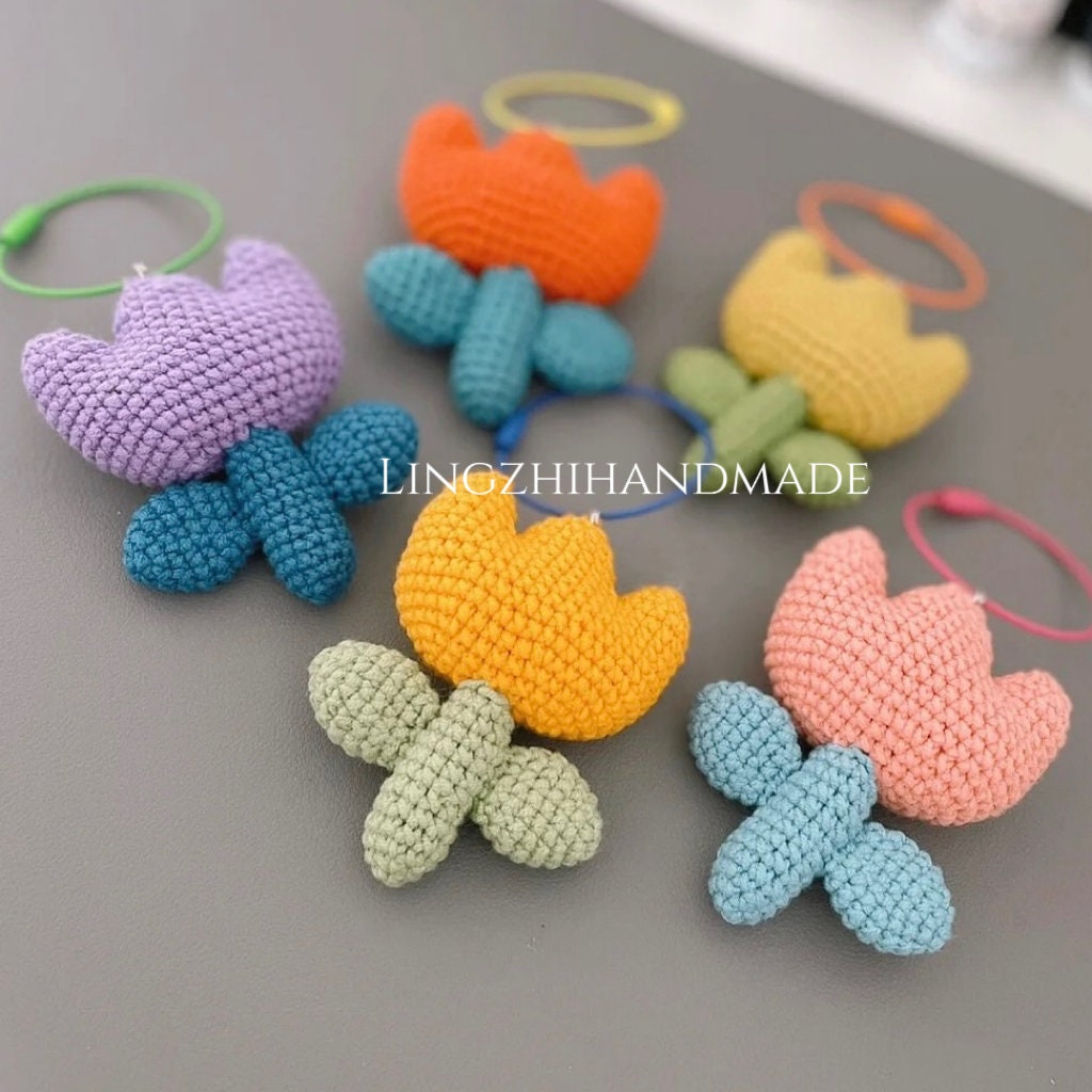 crochet pattern, crochet keychain pattern, crochet tulips keychain pattern,lingzhihandmade, crochet flower pattern, crochet flowers pattern, crochet tulip pattern, crochet tulips flower pattern, keychain crochet pattern